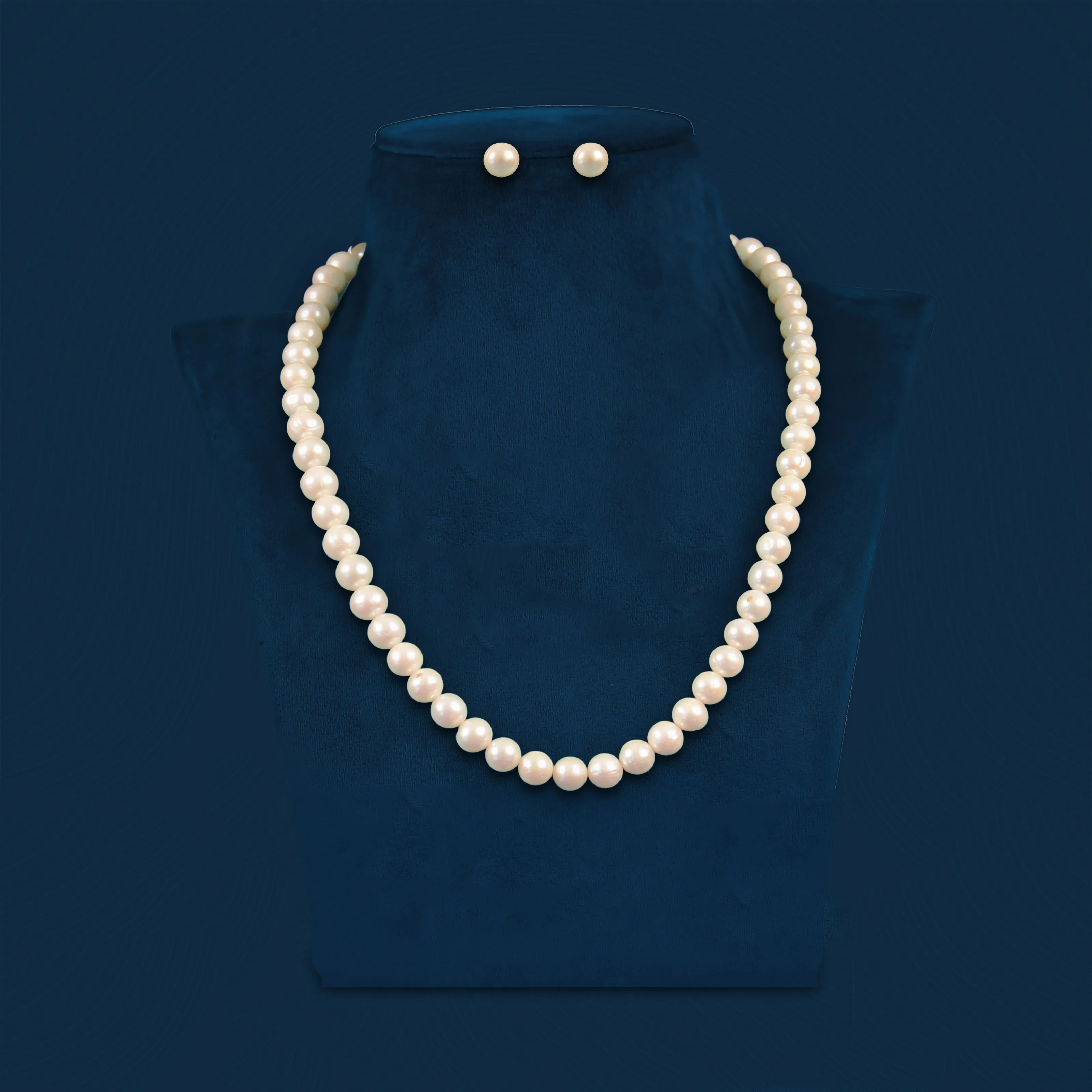 Classic single strand white pearl necklace set with pearl stud earrings