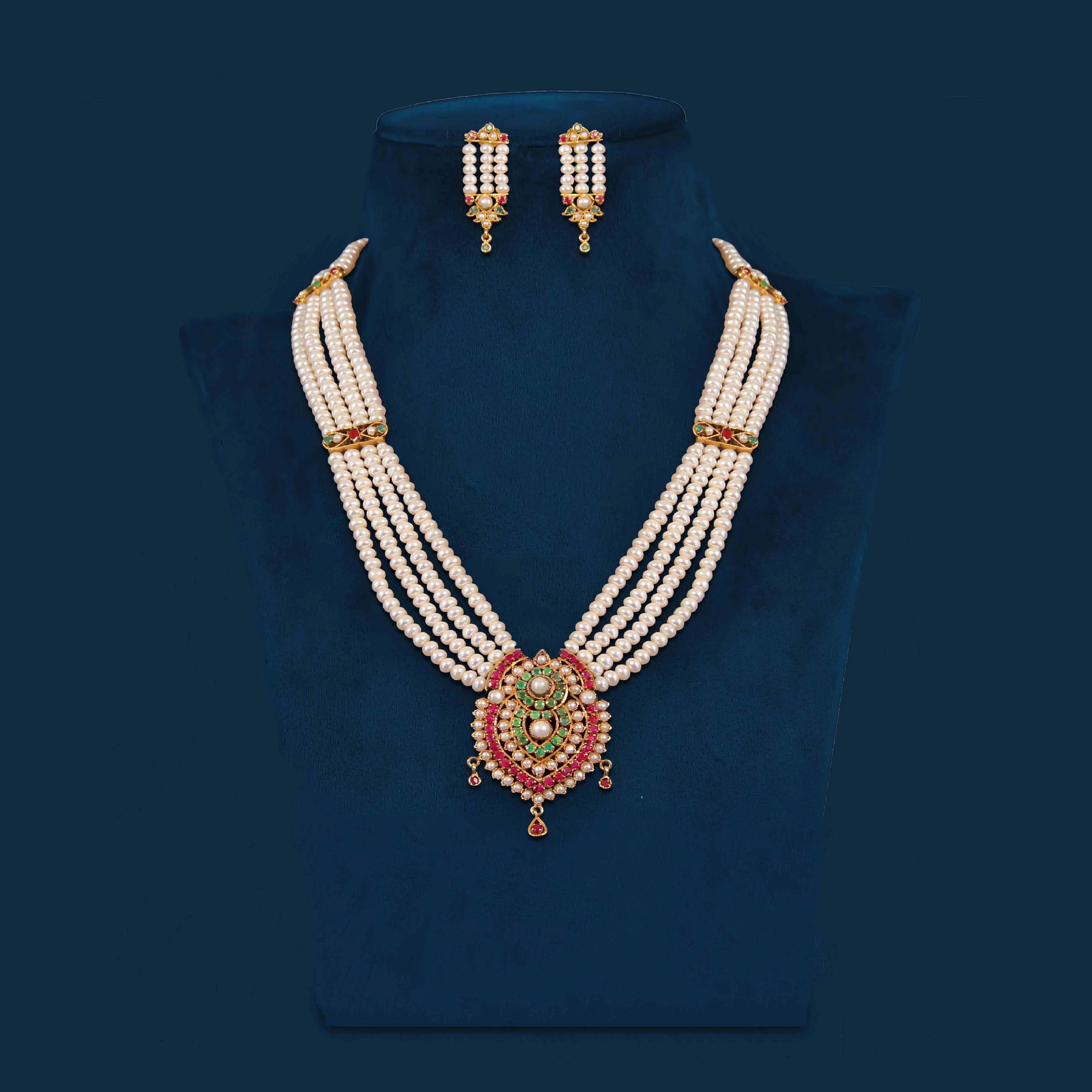 Traditional Pearl Pendant Set