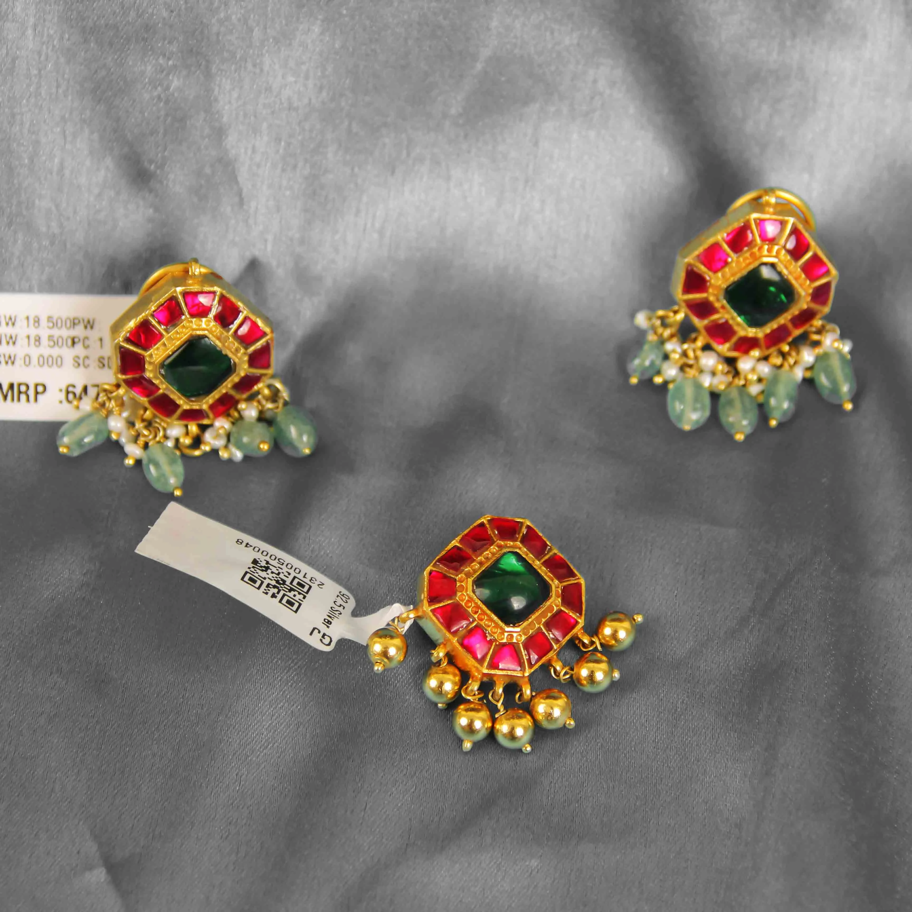 Gold Plated Kundan Pendant Set